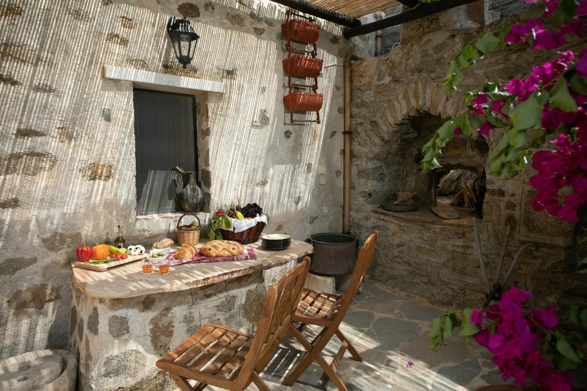 Themed House "Castle Halaros" View 17Th Century Villa Glinado Naxos Exterior photo
