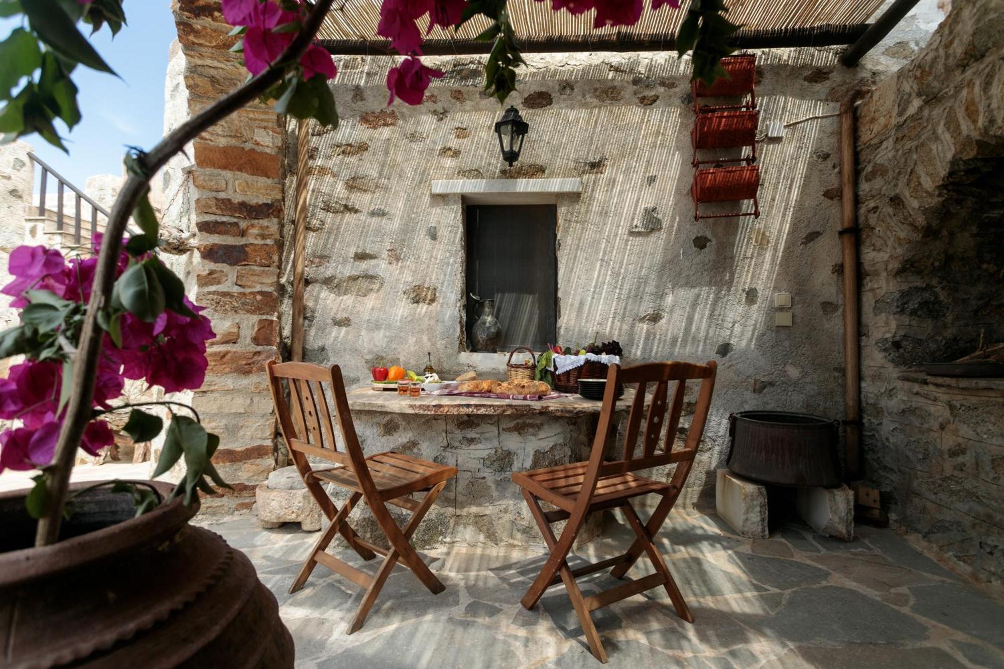 Themed House "Castle Halaros" View 17Th Century Villa Glinado Naxos Exterior photo